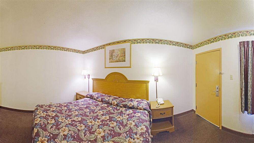 Travelodge By Wyndham Hotel 2*